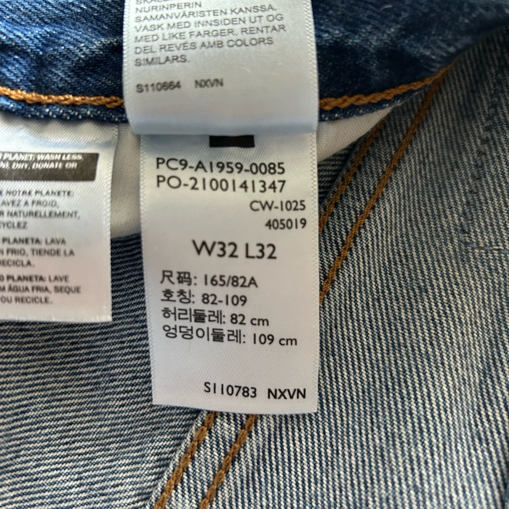 501® '90s Selvedge Women's Jeans - 32 x 32 - EUC - Picture 9 of 10